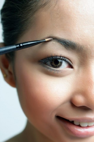 画眉的美女图片