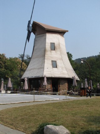 风车形状房子图片