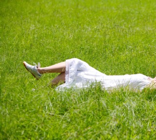 大自然中的清纯美女图片